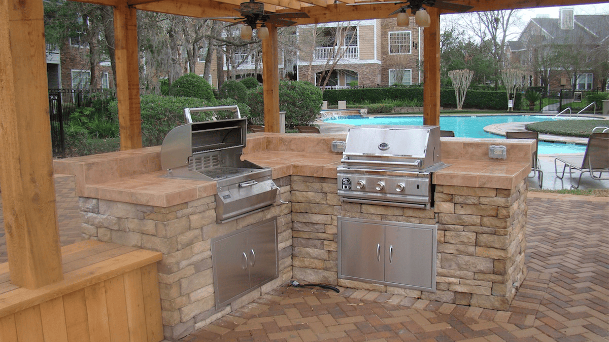 What Are Some Design Ideas for Luxury Outdoor Kitchens